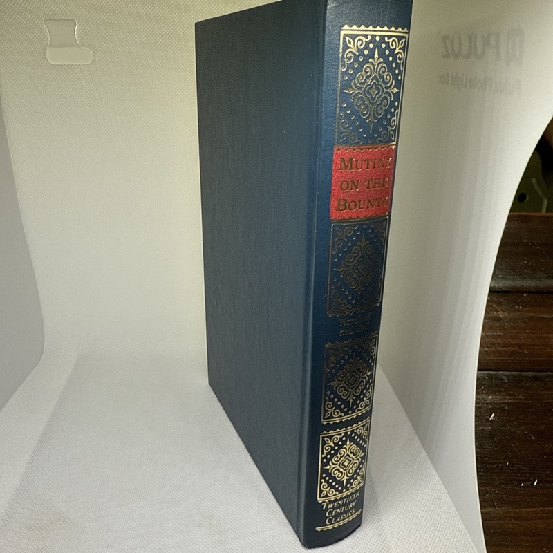Mutiny On The Bounty By Nordhoff And Hall Twentieth Century Classics HC VG gallery