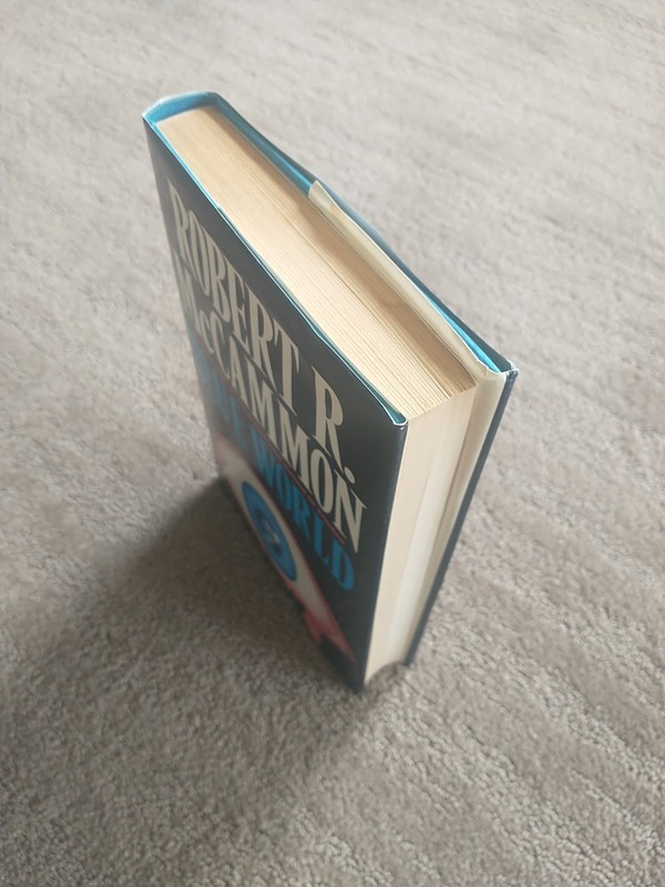 Blue World by Robert R. McCammon. 1989 First UK Edition HC/DJ. Horror gallery