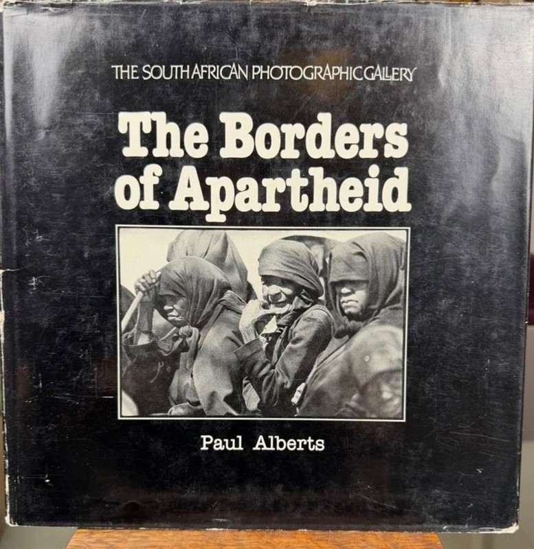 The Borders of Apartheid: A chronicle of alienation in South Africa with a por..