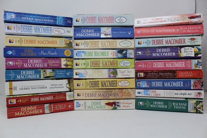 Lot of 10 Debbie Macomber Random Mix/Unsorted PB