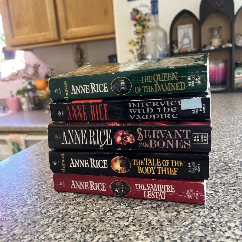 5 Anne Rice Vampire Chronicles Soft Back Book Set gallery
