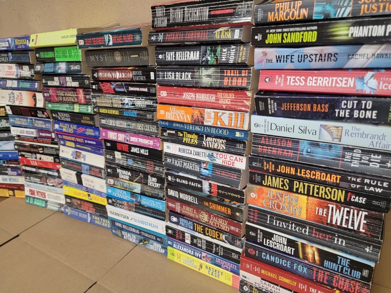 Lot of 100 Mystery Thriller Suspense Fiction Paperback Books RANDOM*MIX UNSORTED gallery