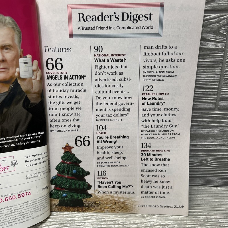 Reader’s Digest Large Print Version December 2021/Jan. 2022 Magazine 156 pages gallery