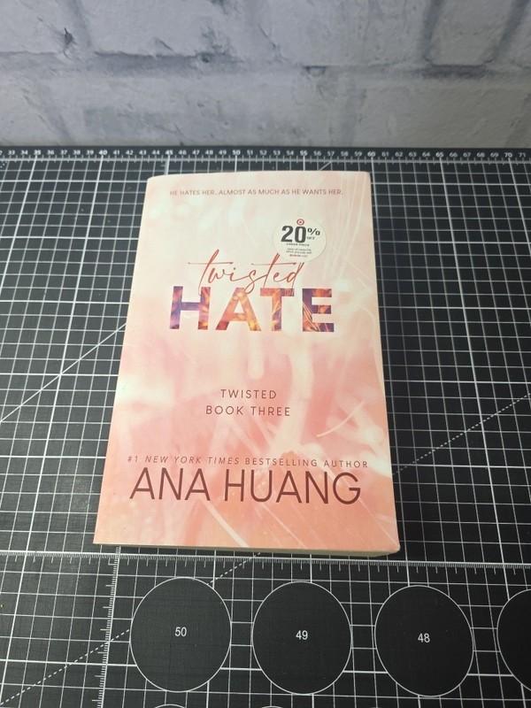 Twisted Hate by Ana Huang – Paperback – Twisted Series – EXCELLENT CONDITION