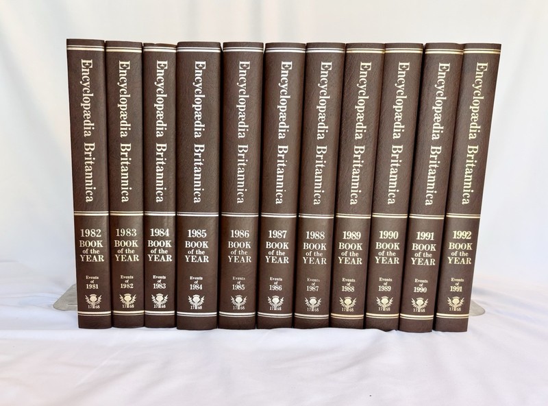 ENCYCLOPAEDIA BRITANNICA Book of the Year Set 1982 through 1992 Like New, 1980s