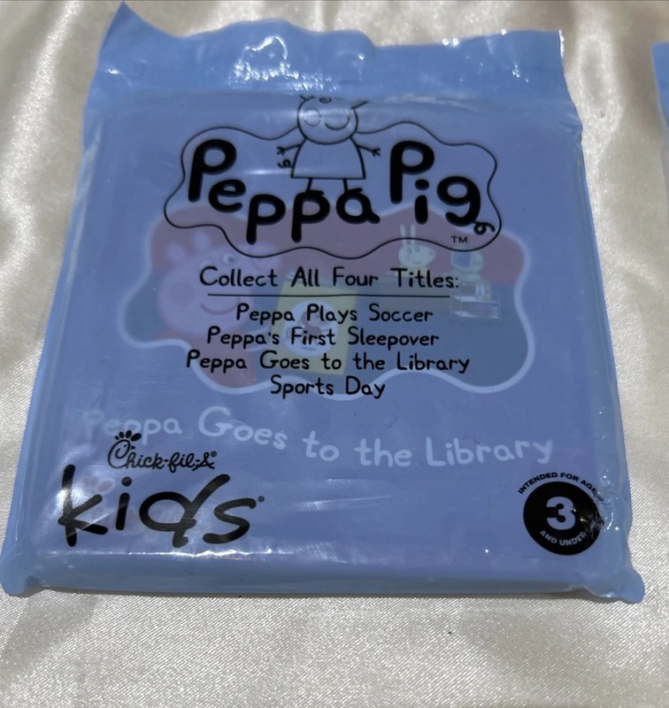 2014 NEW CHICK-FILL-A SEALED 3 of 4 PEPPA PIG SMALL BOARD BOOKS SET gallery