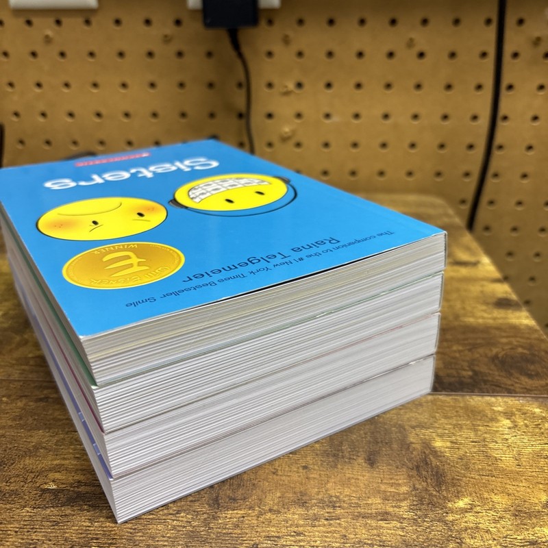 Raina Telgemeier Collection by Raina Telgemeier (2018, Quantity Pack) gallery