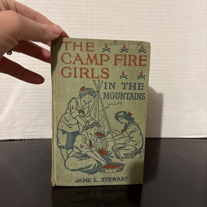 The Camp Fire Girls In The Mountans – Jane L. Stewart – 1914 – Vintage