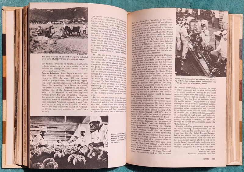 Grolier Encyclopedia Year Book 1970 Hardcover 512 Pages Of Highlights & History gallery