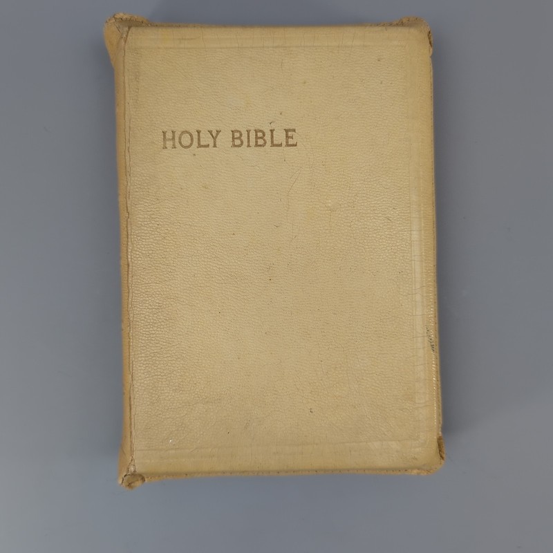 1960 American Bible Society Holy Bible KJV – Aged White Zippered Leatherette