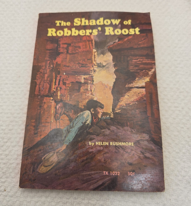 The Shadow of Robbers Roost Helen Rushmore 1971 Vintage Paperback Book