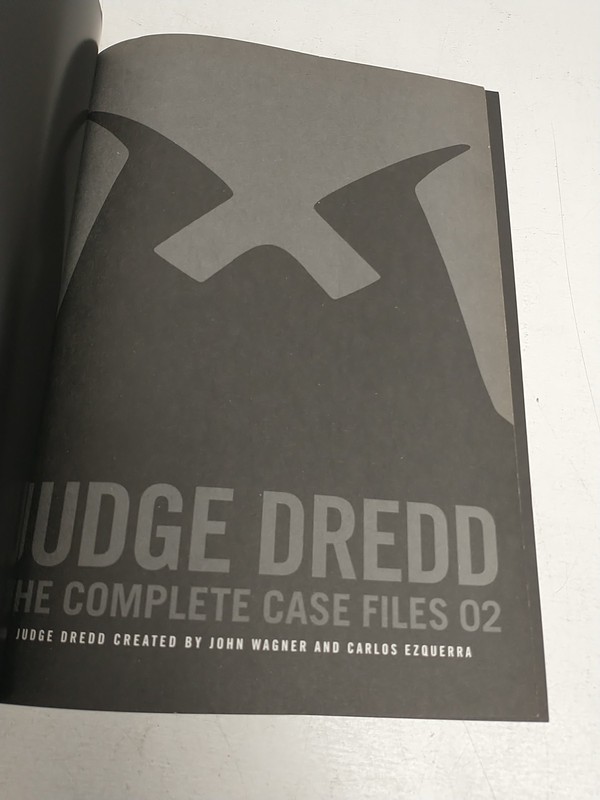 Judge Dredd - The Complete Case Files 02 by John Wagner Pat Mills - 2000 AD gallery