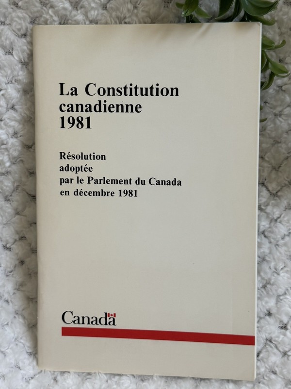 Canadian Constitution 1981 English French Bilingual Charter Rights Freedom