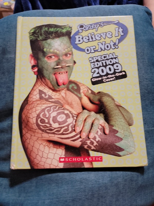 Ripley’s Believe It or Not! Special Edition 2009: Glow-in-the-Dark Cover – GOOD