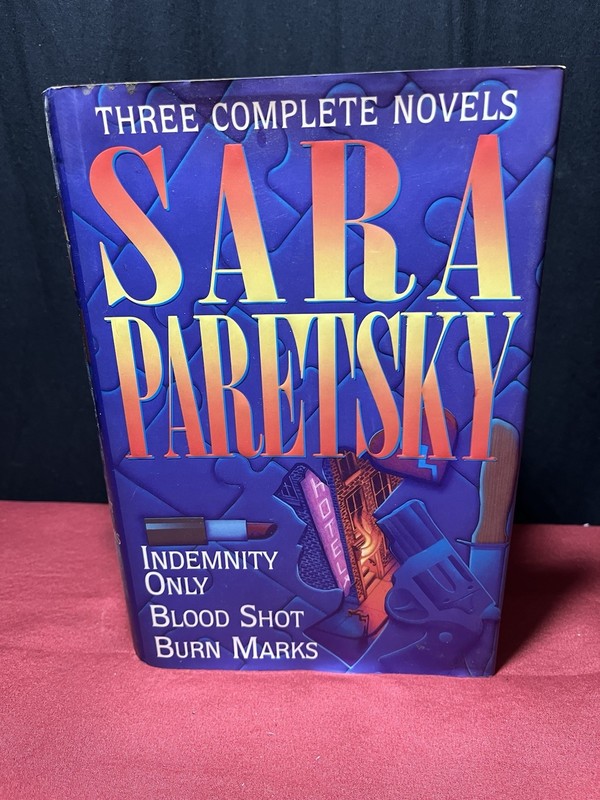Wings Bestsellers: Sarah Paretsky: Three Complete Novels by Paretsky, Sara