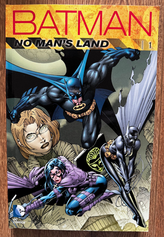 Batman No Mans Land Paperback TPB Graphic Novel DC Comics Gale Maleev