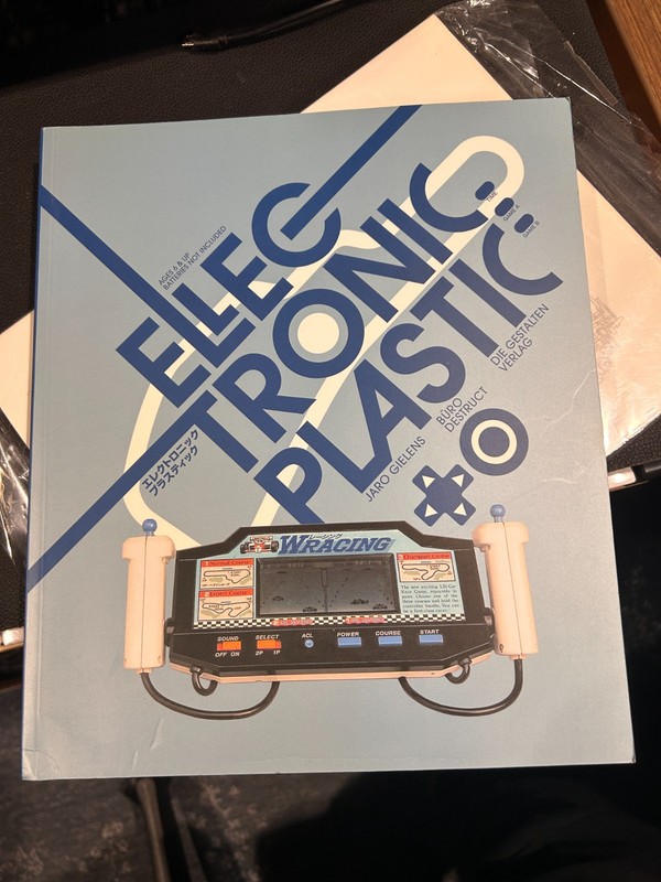 ELECTRONIC PLASTIC By Jaro Gielens & Buro Destruct Die Gestalten Verlag Gaming