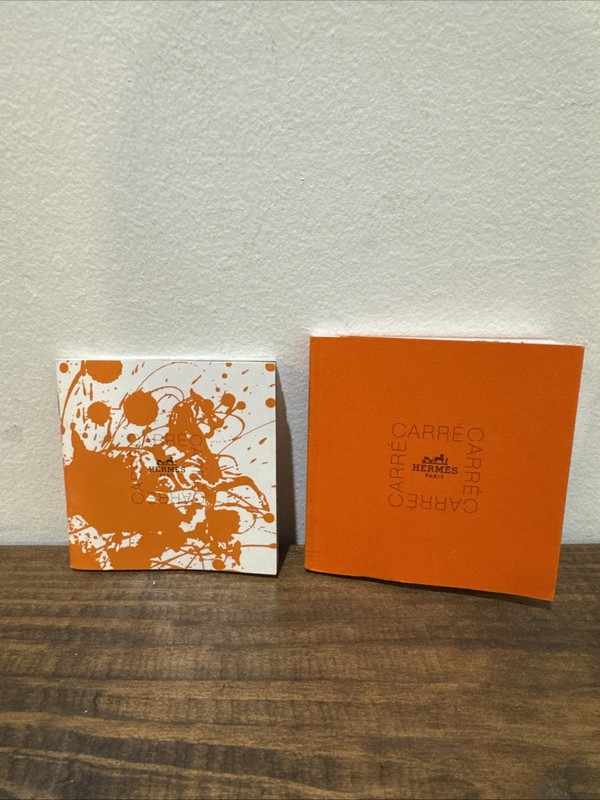 CARRE HERMES SCARF Booklet How to Tie a Scarf Softcover 2002 Book Booklet 4-1/4″