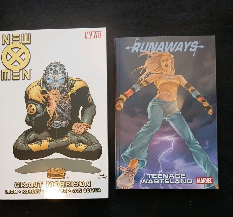 MARVEL Graphic Novels, New X-Men, Runaways Teenage Wasteland JOB LOT