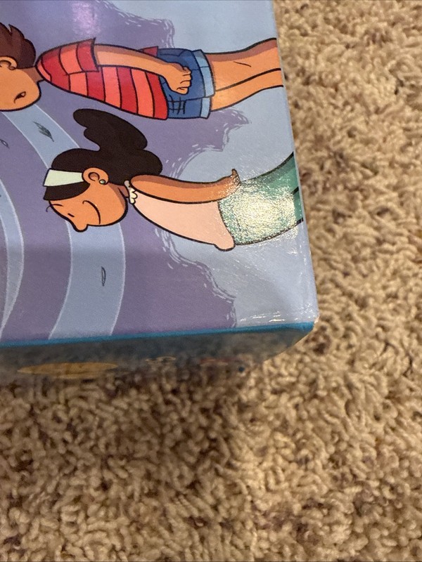 Raina Telgemeier Collection Box Set (Smile, Drama, Ghosts, Sisters) 4 Books NEW