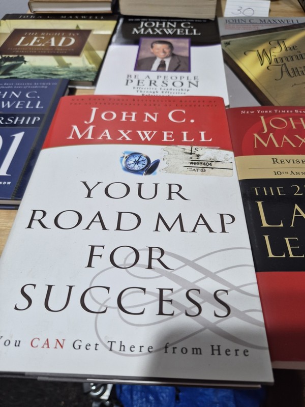 Lot of 12 John C. Maxwell Books TITLES SEEN Hardcover and Paperback gallery