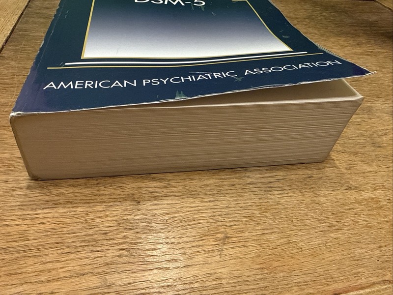 Diagnostic and Statistical Manual of Mental Disorders - DSM-5 - CLEAN & GOOD + gallery