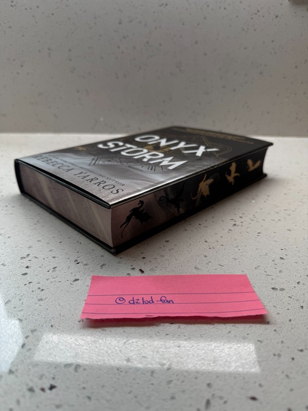 ONYX STORM Deluxe Limited EDITION BOOK HARDCOVER ‼️SPRAYED EDGES ‼️