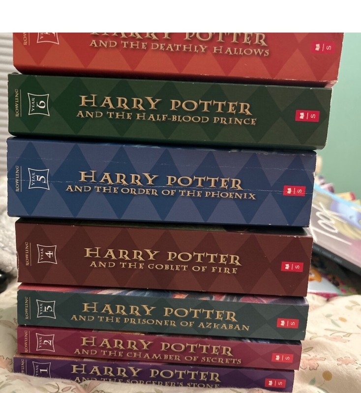 harry potter books set, 1-7. In good condition.