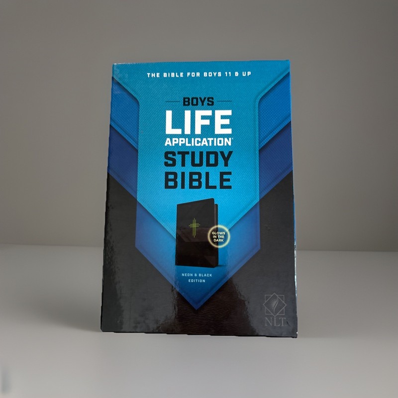 Boys Life Application Study Bible NLT Glow in Dark Teen Youth Edition Tyndale