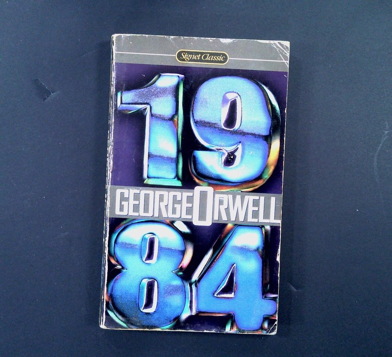 1984 George Orwell 1990 Signet Classic Dystopian Fiction Paperback
