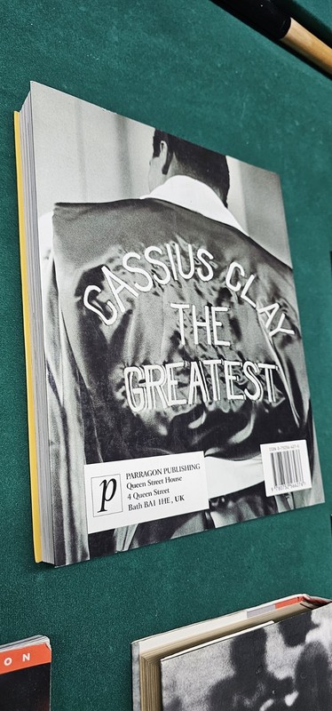 Muhammad Ali & Sports Memorabilia Book & Magazine Collection Lot - 5 Items gallery