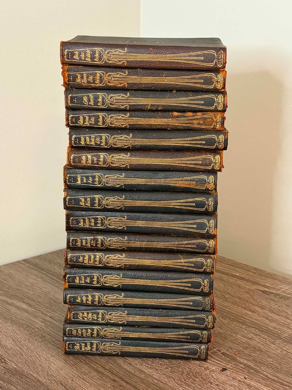 (16) VINTAGE EARLY 20TH CENTURY THOMAS NELSON & SONS DICKENS LEATHER BOOKS
