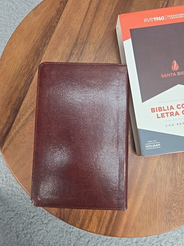 BIBLIA RVR 1960 COMPACTA MARRON PIEL FABRICADA Damaged Box gallery