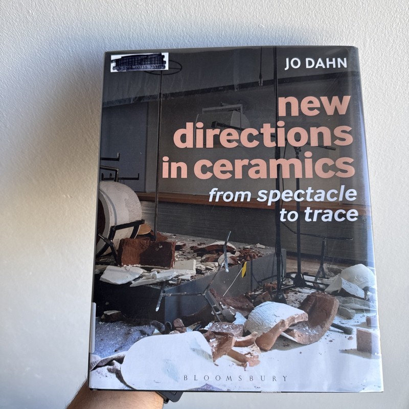 New Directions in Ceramics: From Spectacle to Trace by Jo Dahn (English) Hardcov