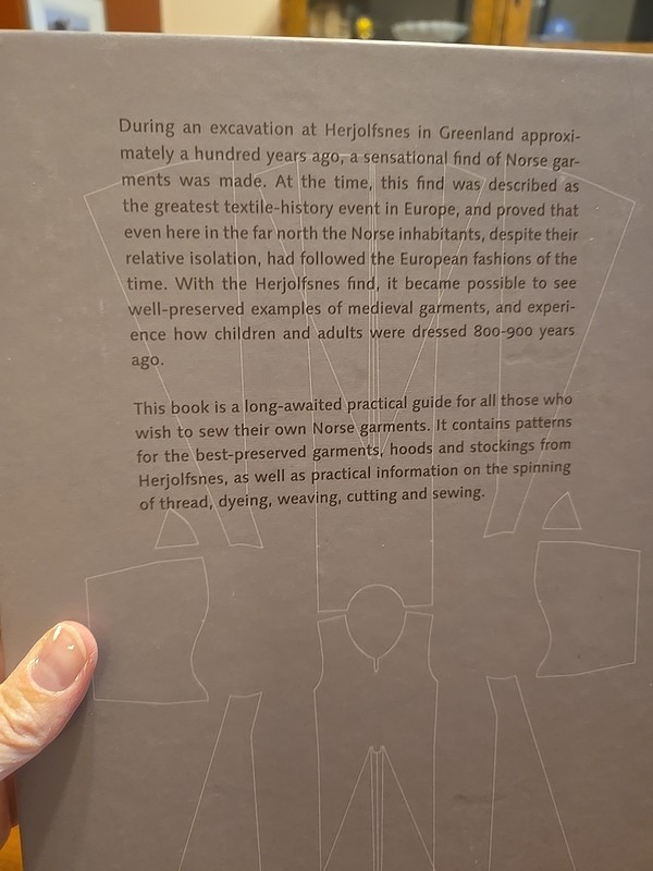 MEDIEVAL GARMENTS RECONSTRUCTED: NORSE CLOTHING PATTERNS,Lilli Fransen, Norgaard gallery