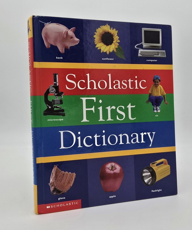 Scholastic First Dictionary/ Inc.Staff Scholastic/Judith S. Levey(Gradeschool