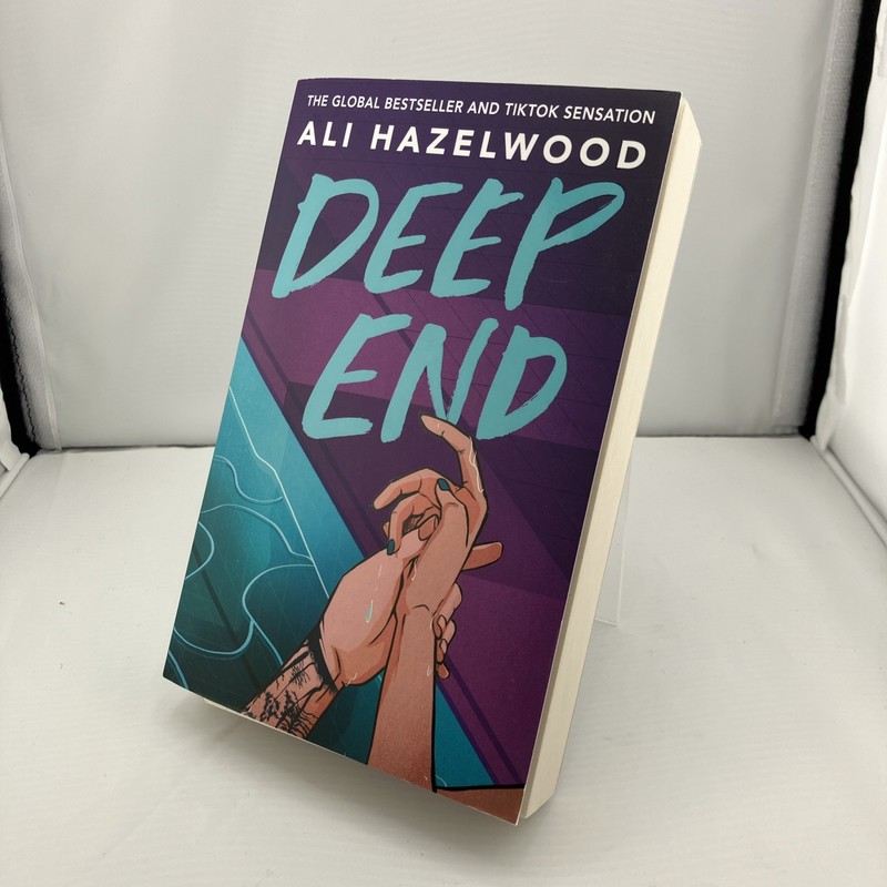 Deep End By Ali Hazelwood Paperback UK Version 1/1