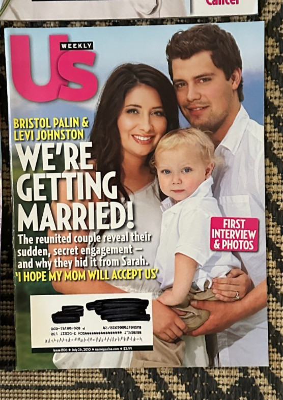 Vintage Lot of 6 US Weekly Magazines 2010 Celebrity Gossip Fashion Party Life gallery