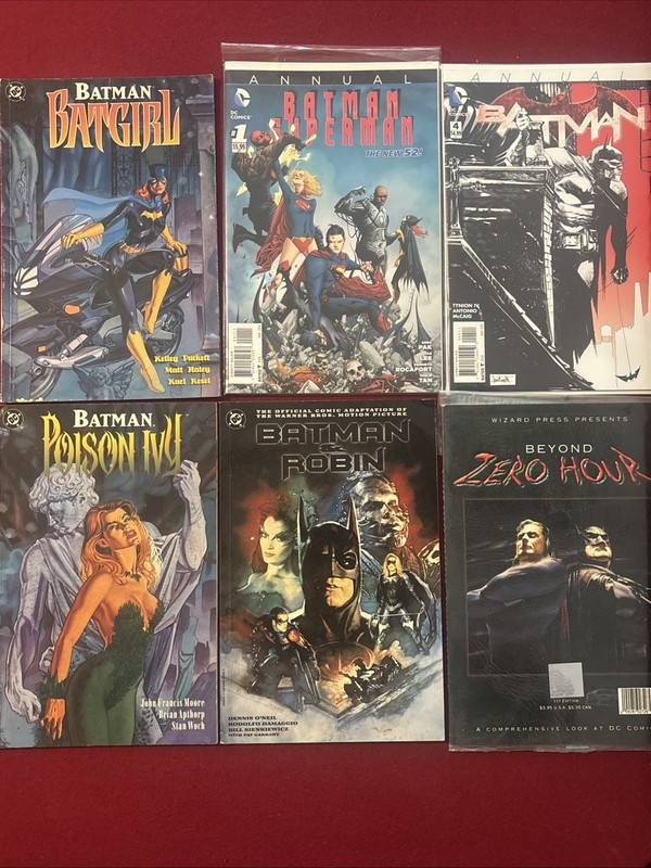 12 BATMAN Comics Annual & Books.