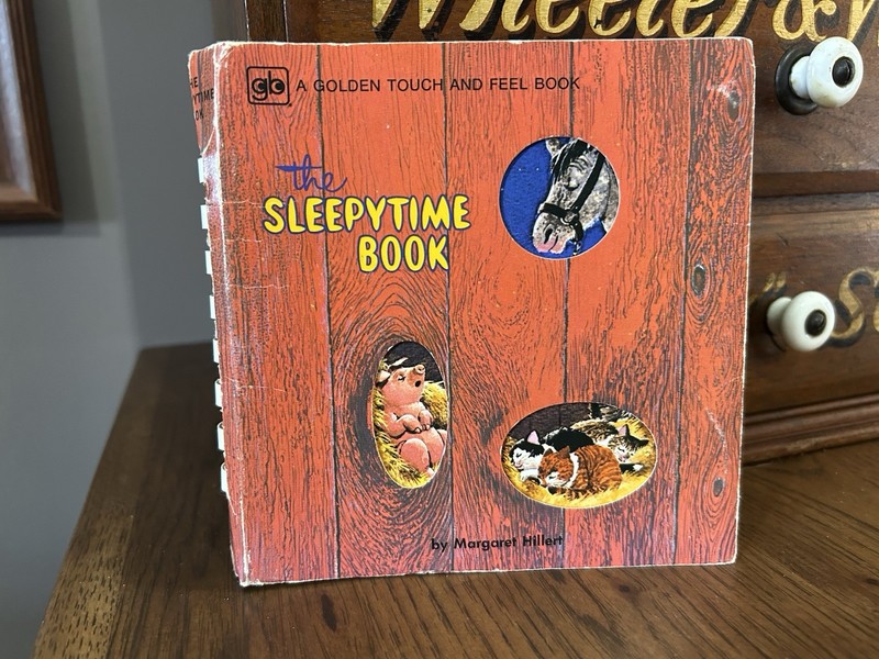 THE SLEEPYTIME BOOK Golden Touch & Feel Margaret Hillert 1975 Plastic Comb Press