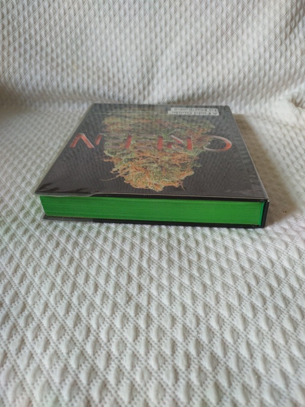 Green by Dan Michaels - A Field Guide To Marijuana Hardback - NICE gallery
