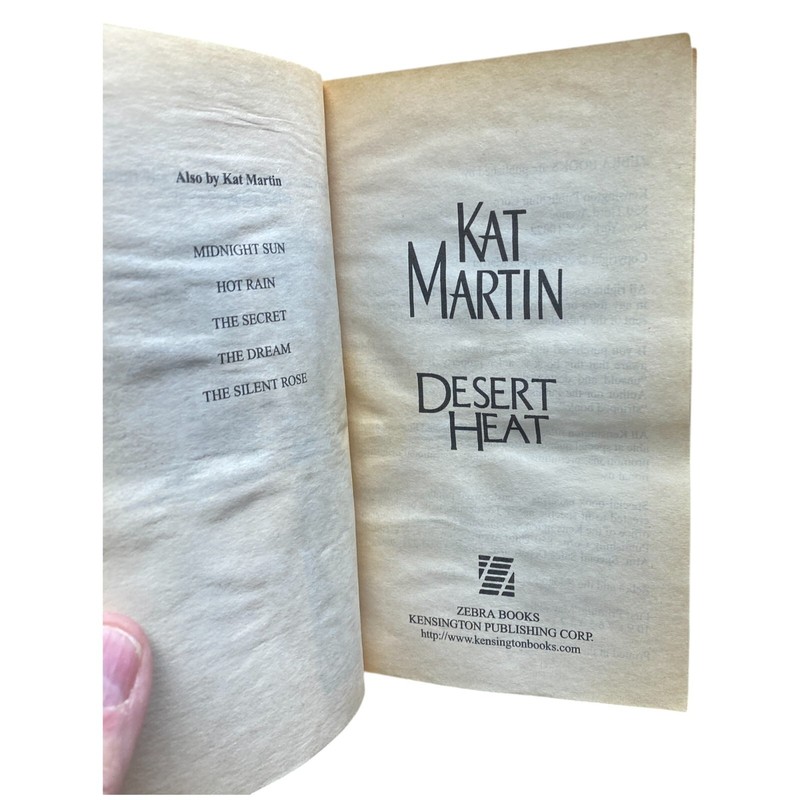 Desert Heat (Sinclair Sisters) - Paperback, by Martin Kat - Acceptable gallery