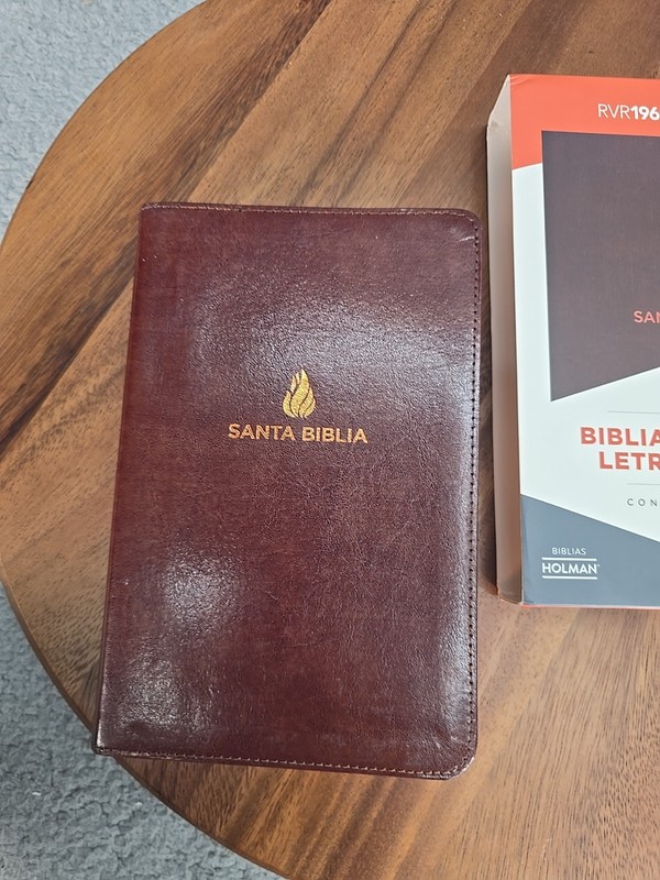 BIBLIA RVR 1960 COMPACTA MARRON PIEL FABRICADA Damaged Box gallery