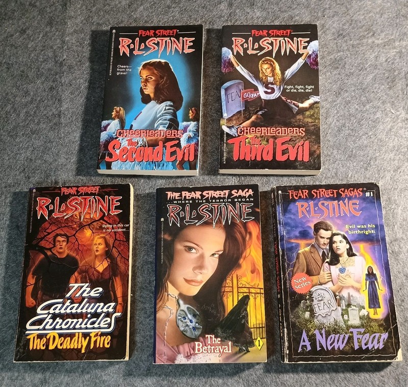RL Stine FEAR STREET Book Lot 25 Paperbacks YA Horror Vintage Retro gallery