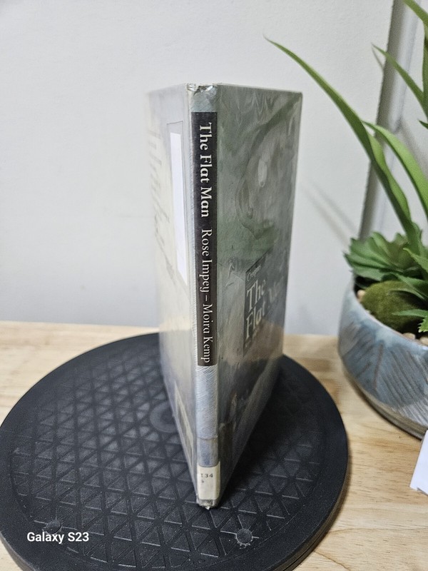 THE FLAT MAN (CREEPIES) By Rose Impey & Moira Kemp 1988 Hardcover 1st Edition gallery