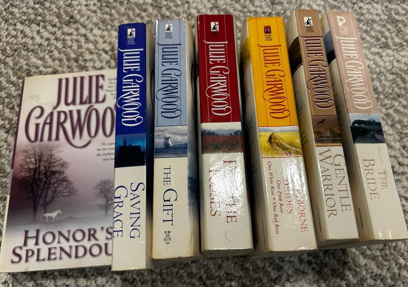 Julie Garwood Honor’s Splendour, Saving Grace, The Gift Romance Paperback Adults