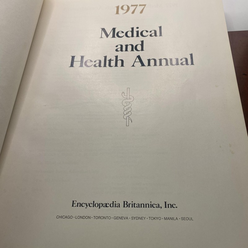 1977 Medical And Health Annual Encyclopaedia Britannica Hardcover Maroon Vintage gallery