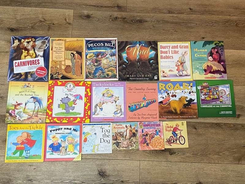 Lot of 18 Children Picture Books- Mude, Pecos Bill, ROAR, Moana and the Ocean, T