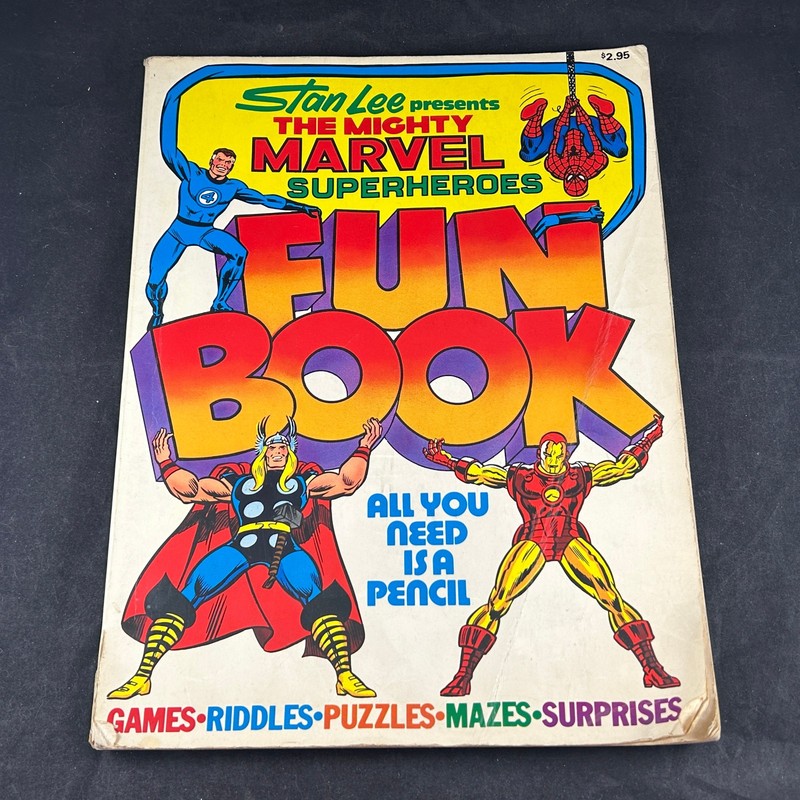 1976 STAN LEE PRESENTS THE MIGHTY MARVEL COMICS SUPERHEROES FUN BOOK VTG – USED
