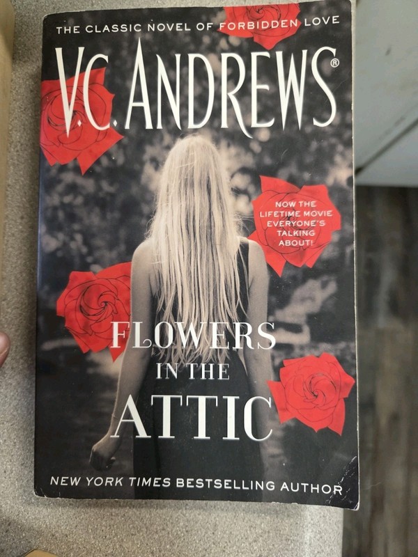 V. C. Andrews Lot Of 10 Books Gothic Fiction. Thriller gallery
